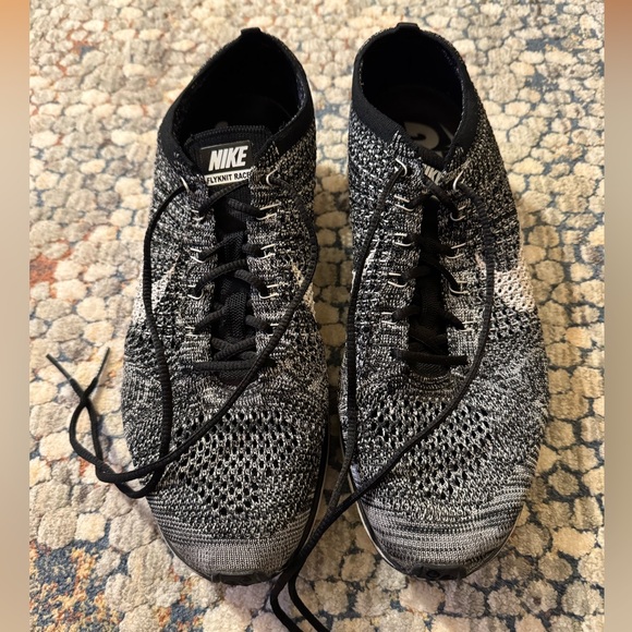EXCELLENT CONDITION Nike Flyknit Racer Oreo Men’s Size 11 - Picture 4 of 8